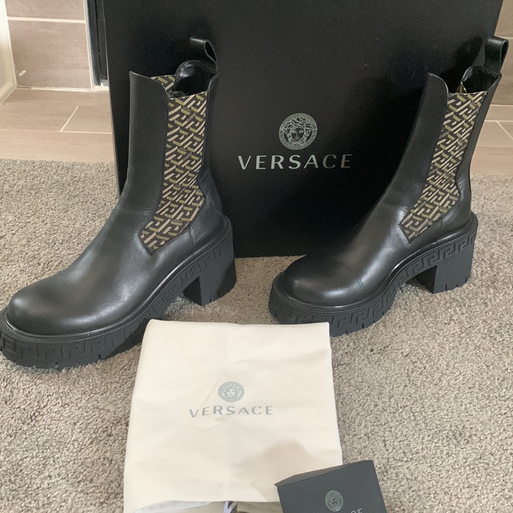 Versace Authentic Woman’s La Greca Boots 🥾